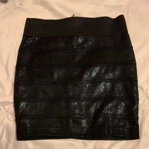 G by Guess black foil like skirt